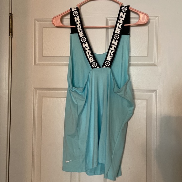 NWT Nike Tanktop, Size M - Picture 2 of 5
